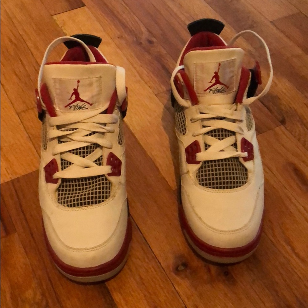 Kids Jordan sneakers size 5